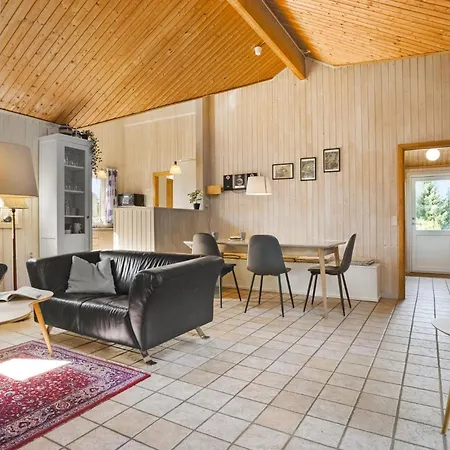 Casa de Férias Beautiful In With Sauna Ebeltoft